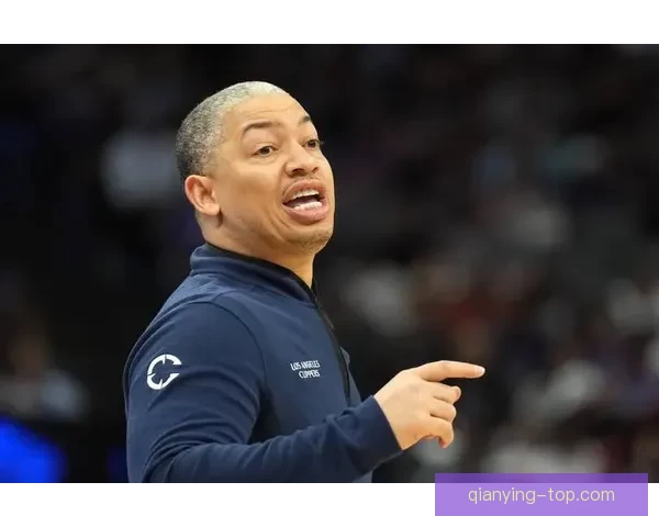 头被打肿也不算犯规祖巴茨回应裁判空接判罚记牢抡肘规则